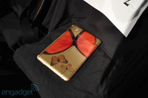 Close up of the new HP Mini 210 Vivienne Tam Picture 7