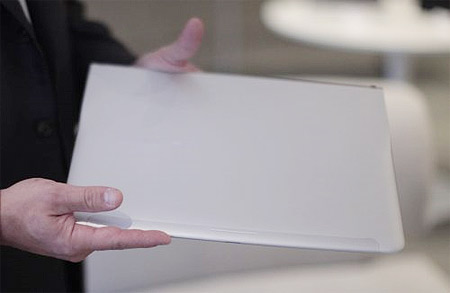 Close up of the ultra-thin Adamo XPS laptop Picture 4
