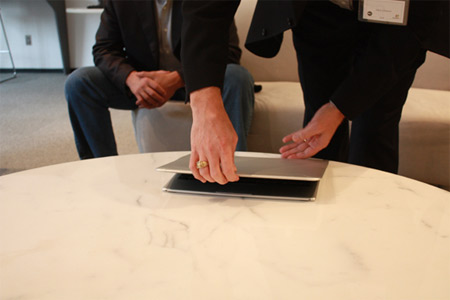 Close up of the ultra-thin Adamo XPS laptop Picture 5
