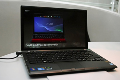 Close up Sony Vaio Z uses SSD Picture 4