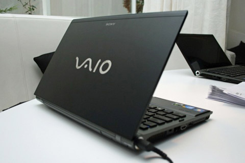 Close up Sony Vaio Z uses SSD Picture 8
