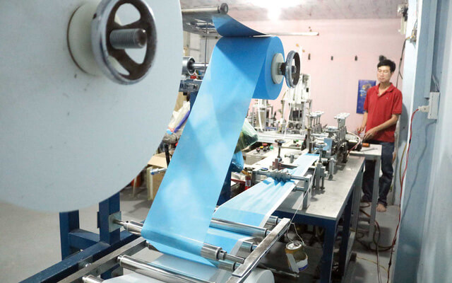 Close-up of how the medical mask production line operates? Picture 4