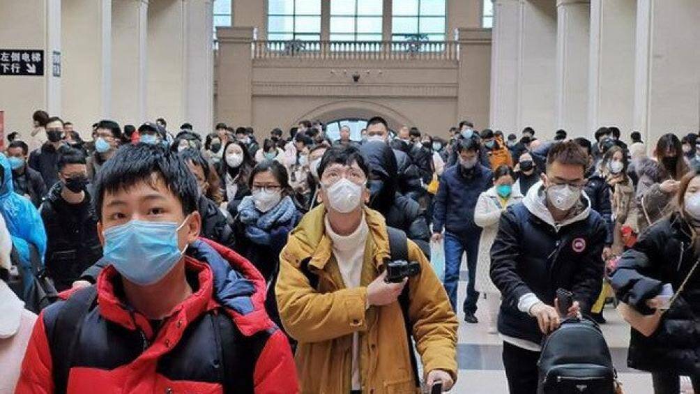 Close-up of how the medical mask production line operates? Picture 7