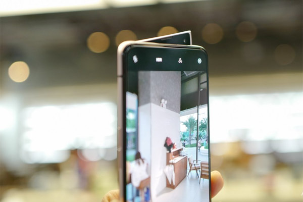 Close-up of Oppo Reno 2, 4 main cameras, 20x zoom, video stabilization Picture 10
