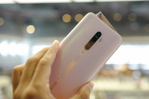 Close-up of Oppo Reno 2, 4 main cameras, 20x zoom, video stabilization Picture 11