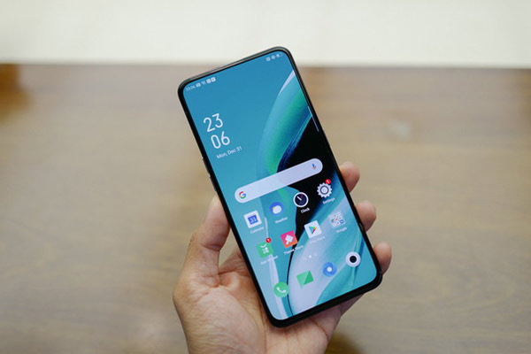 Close-up of Oppo Reno 2, 4 main cameras, 20x zoom, video stabilization Picture 13