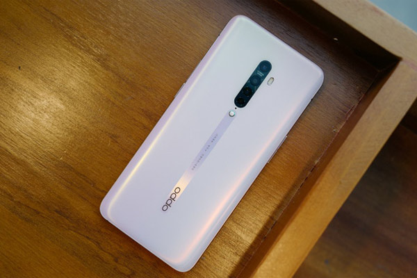 Close-up of Oppo Reno 2, 4 main cameras, 20x zoom, video stabilization Picture 16