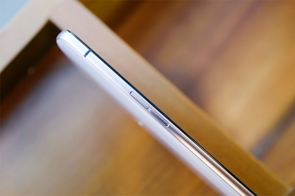 Close-up of Oppo Reno 2, 4 main cameras, 20x zoom, video stabilization Picture 18