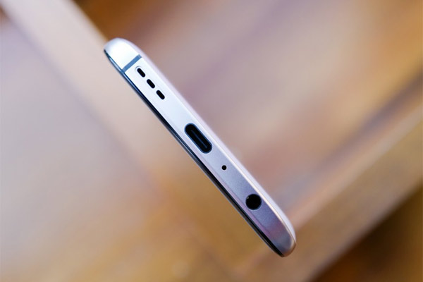 Close-up of Oppo Reno 2, 4 main cameras, 20x zoom, video stabilization Picture 19