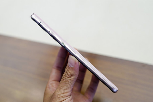 Close-up of Oppo Reno 2, 4 main cameras, 20x zoom, video stabilization Picture 20