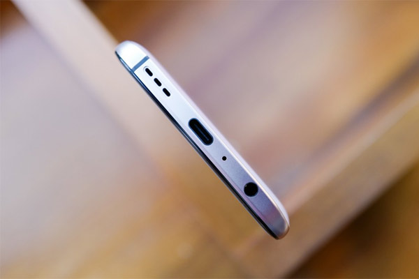 Close-up of Oppo Reno 2, 4 main cameras, 20x zoom, video stabilization Picture 21
