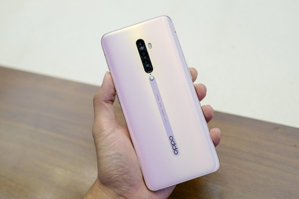 Close-up of Oppo Reno 2, 4 main cameras, 20x zoom, video stabilization Picture 22