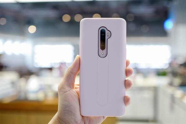 Close-up of Oppo Reno 2, 4 main cameras, 20x zoom, video stabilization Picture 3