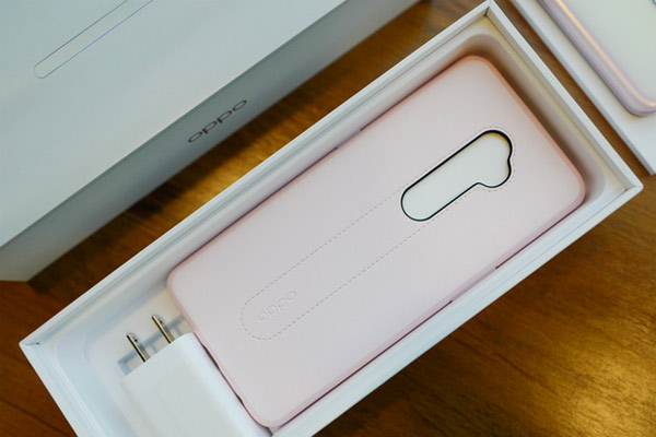 Close-up of Oppo Reno 2, 4 main cameras, 20x zoom, video stabilization Picture 4