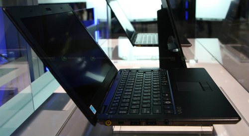 Close-up of 'slender woman' Vaio X Picture 6