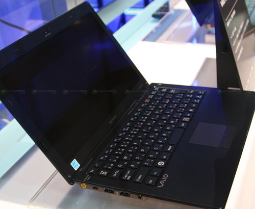 Close-up of 'slender woman' Vaio X Picture 9