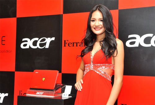 Collection of netbooks and Acer Ferrari smartphones Picture 2