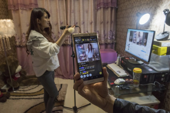 Dark corners of Chinese streamer behind a terrible income of $ 100,000 / month Picture 3