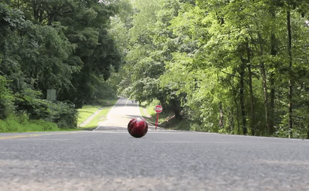 Decode the ball mystery itself 'climb the slope' at the 'non-gravity' hill Picture 1