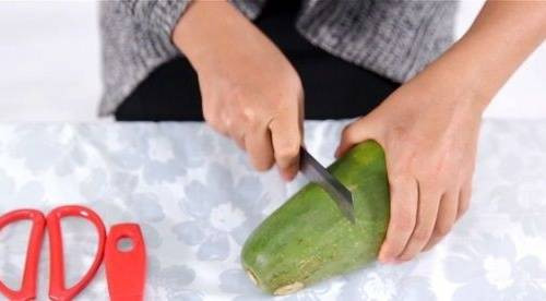 Decorate the Mid-Autumn fruit tray with roses, chrysanthemum, water lily made from super beautiful papaya Picture 12