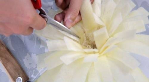 Decorate the Mid-Autumn fruit tray with roses, chrysanthemum, water lily made from super beautiful papaya Picture 17