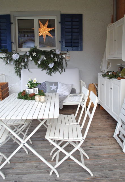 Decorate the 'very beautiful' Christmas house with pine needles and pine cones Picture 4