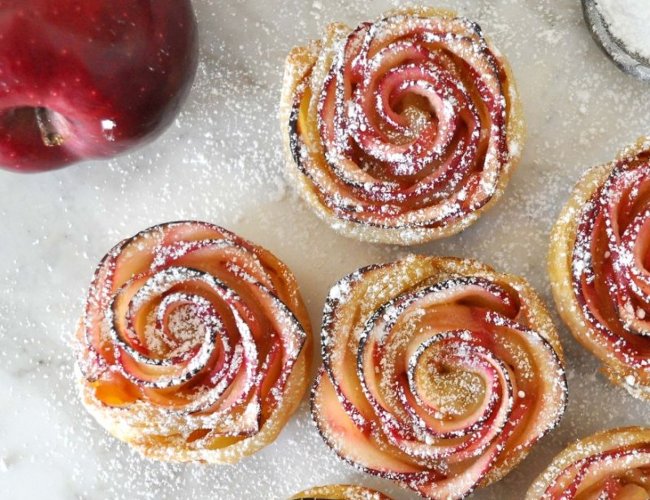 Delicious and beautiful rose flower apple cake for wife and mother on March 8 Picture 1