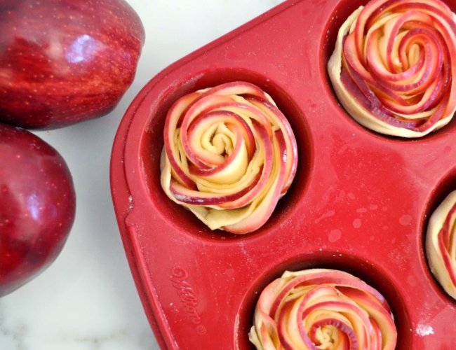 Delicious and beautiful rose flower apple cake for wife and mother on March 8 Picture 11