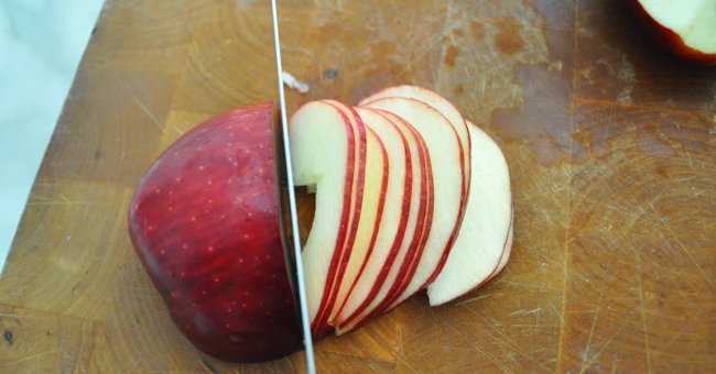 Delicious and beautiful rose flower apple cake for wife and mother on March 8 Picture 3