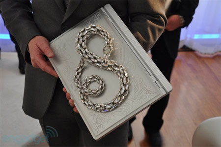 Dell 9.9 mm thin Dell Adamo showing off Picture 10