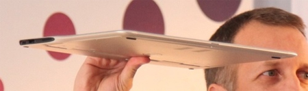 Dell 9.9 mm thin Dell Adamo showing off Picture 2