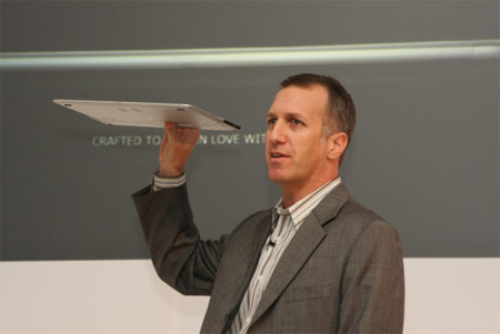 Dell 9.9 mm thin Dell Adamo showing off Picture 6