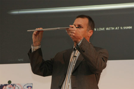 Dell 9.9 mm thin Dell Adamo showing off Picture 7