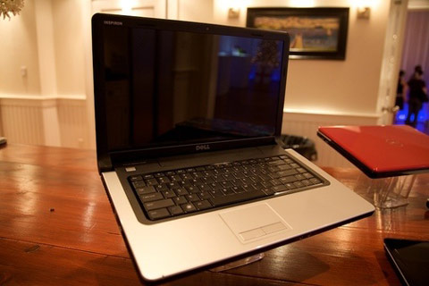 Dell Inspiron Z thin light low price Picture 7