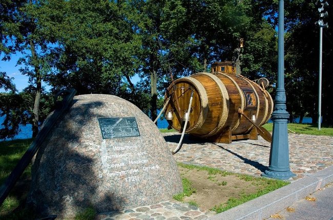 Did you know: The world's first military submarine is just a big wooden crate? Picture 3