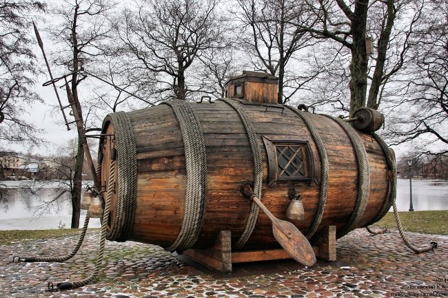 Did you know: The world's first military submarine is just a big wooden crate? Picture 4