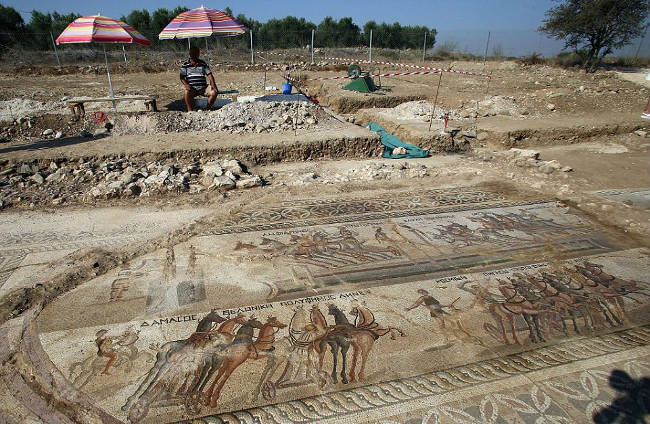 Discover a 1000-year-old ancient Roman mosaic stone in Cyprus Picture 2