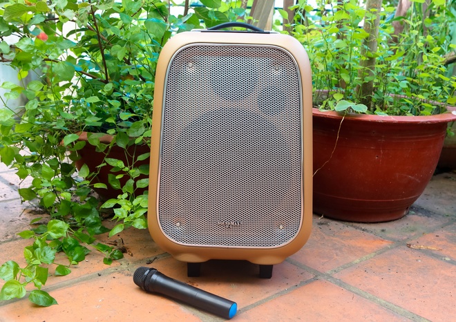Discover a portable speaker singing karaoke for less than 2 million VND Picture 1