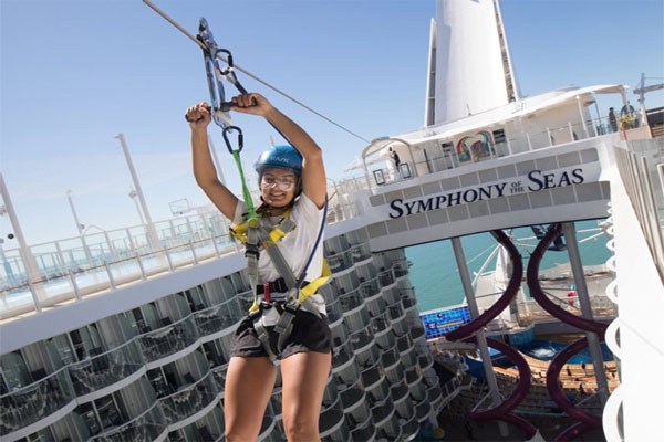 Discover inside the planet's largest yacht, it can serve nearly 7,000 passengers Picture 15