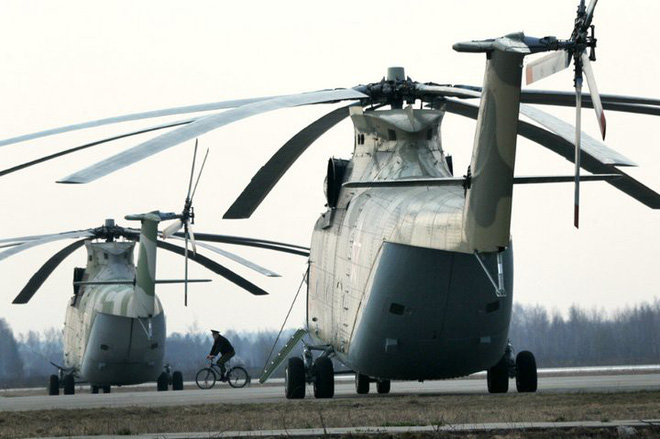 Discover Russia's largest helicopter Mi-26, carrying both mammoth fossils Picture 5