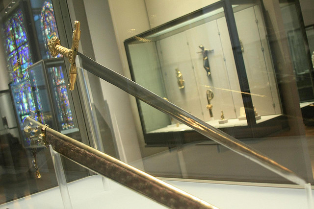Discover the 9 most famous legendary swords in world history Picture 6