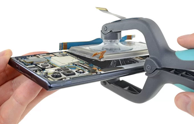Discover the Samsung Galaxy Note10 + 5G interior, complex and difficult to repair Picture 3