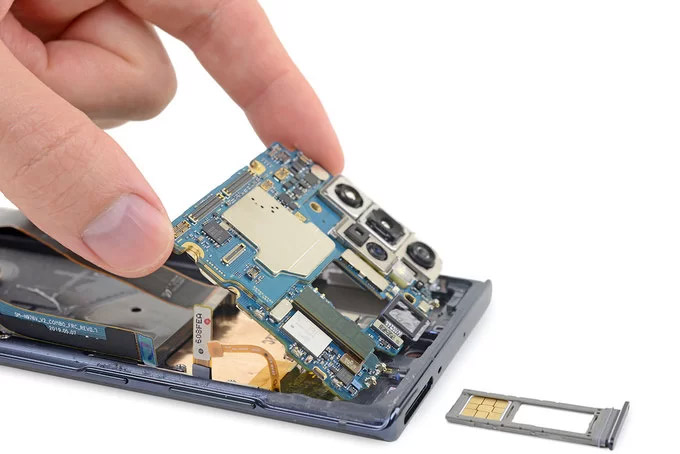 Discover the Samsung Galaxy Note10 + 5G interior, complex and difficult to repair Picture 4