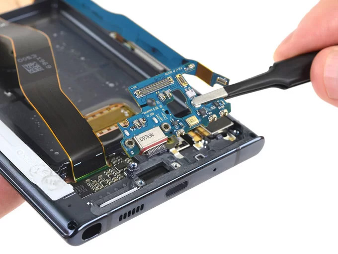 Discover the Samsung Galaxy Note10 + 5G interior, complex and difficult to repair Picture 7