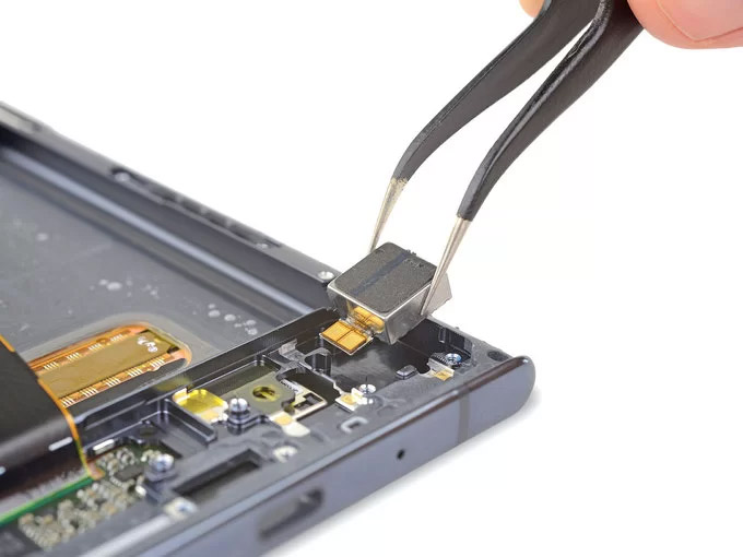 Discover the Samsung Galaxy Note10 + 5G interior, complex and difficult to repair Picture 8