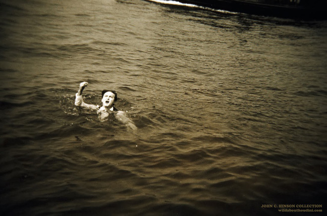 Discover the secret of handcuff magic tricks locked in closed containers Picture 4