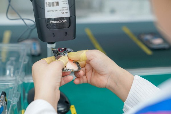 Discovering a Vsmart phone factory in Hoa Lac (Hanoi) Picture 7