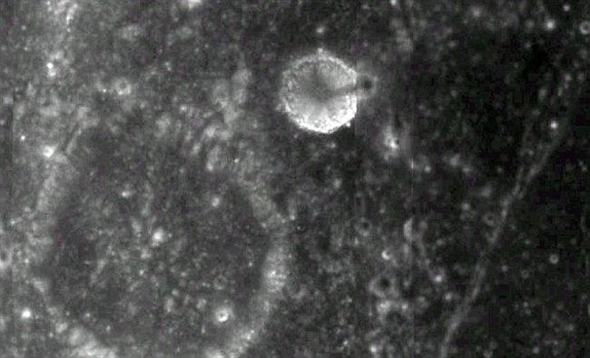 Discovering 'alien antenna' on the Moon? Picture 5