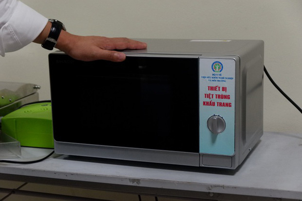 Disinfect COVID-19 epidemic respirator mask with a microwave Picture 1