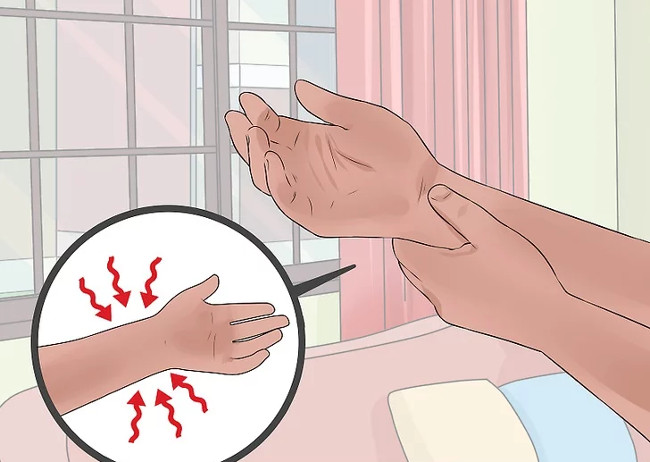 Distinguish between wrist sprains and wrist fractures Picture 7